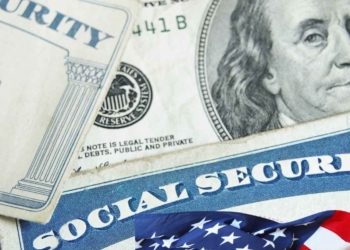 SSA card, dollars and US flag to talk about Social Security is sending checks of up to $4,555