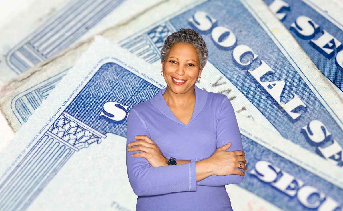 Senior woman and SSA cards for SSI and the next paydays for eligible beneficiaries
