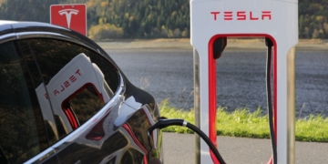 The electric vehicle race heats up: new competitors challenge Tesla's dominance in the U.S. market