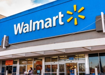Claiming up to $500 from Walmart is what some shoppers could do in the United States - license Adobe Stock