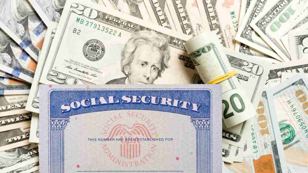 The Social Security Administration generally sends higher payments to 70-year-olds, here is the reason why