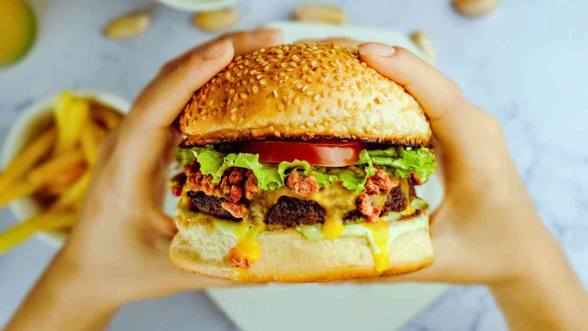 Cash shortage affects burger chain in the US