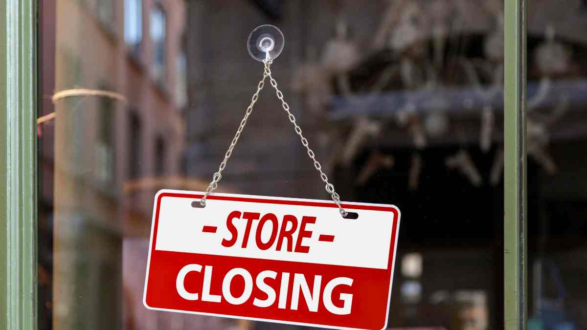 Once more, a huge mall retailer closes stores