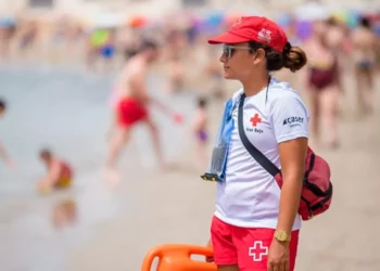 El SAE publica empleo para socorristas en Cádiz/ Cruz Roja