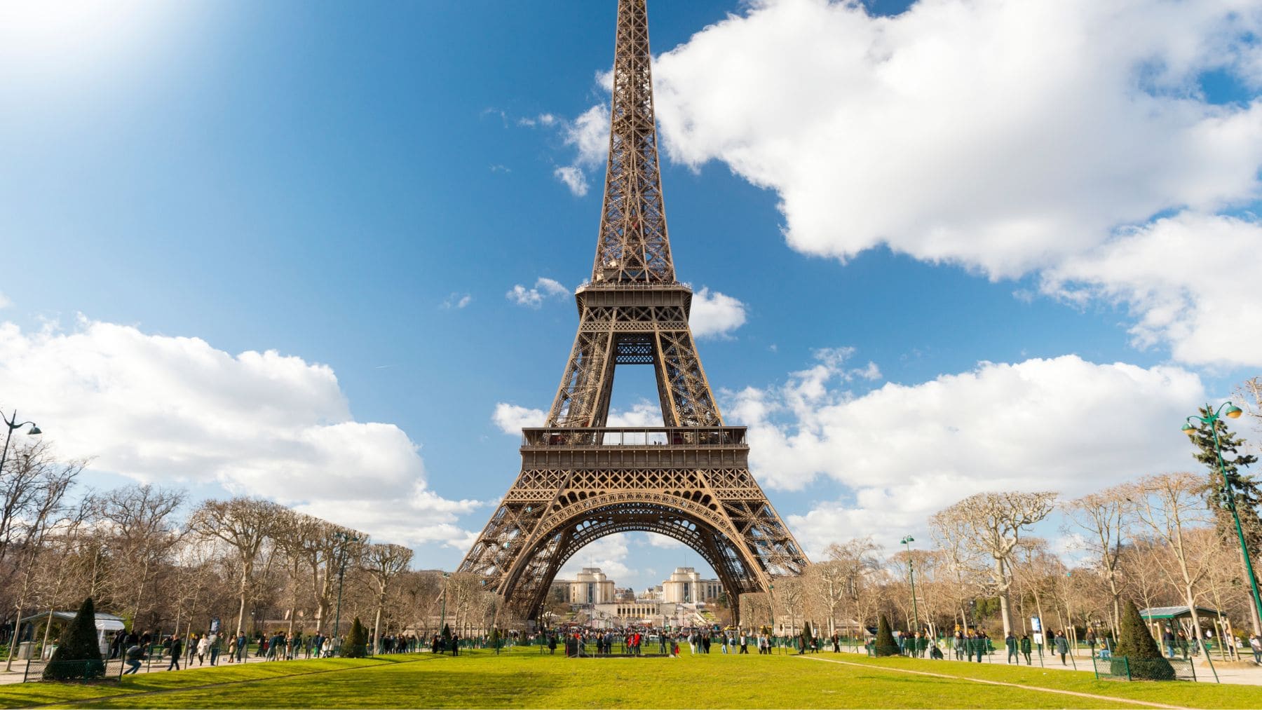 Los 10 secretos que esconde la Torre Eiffel que no sabías