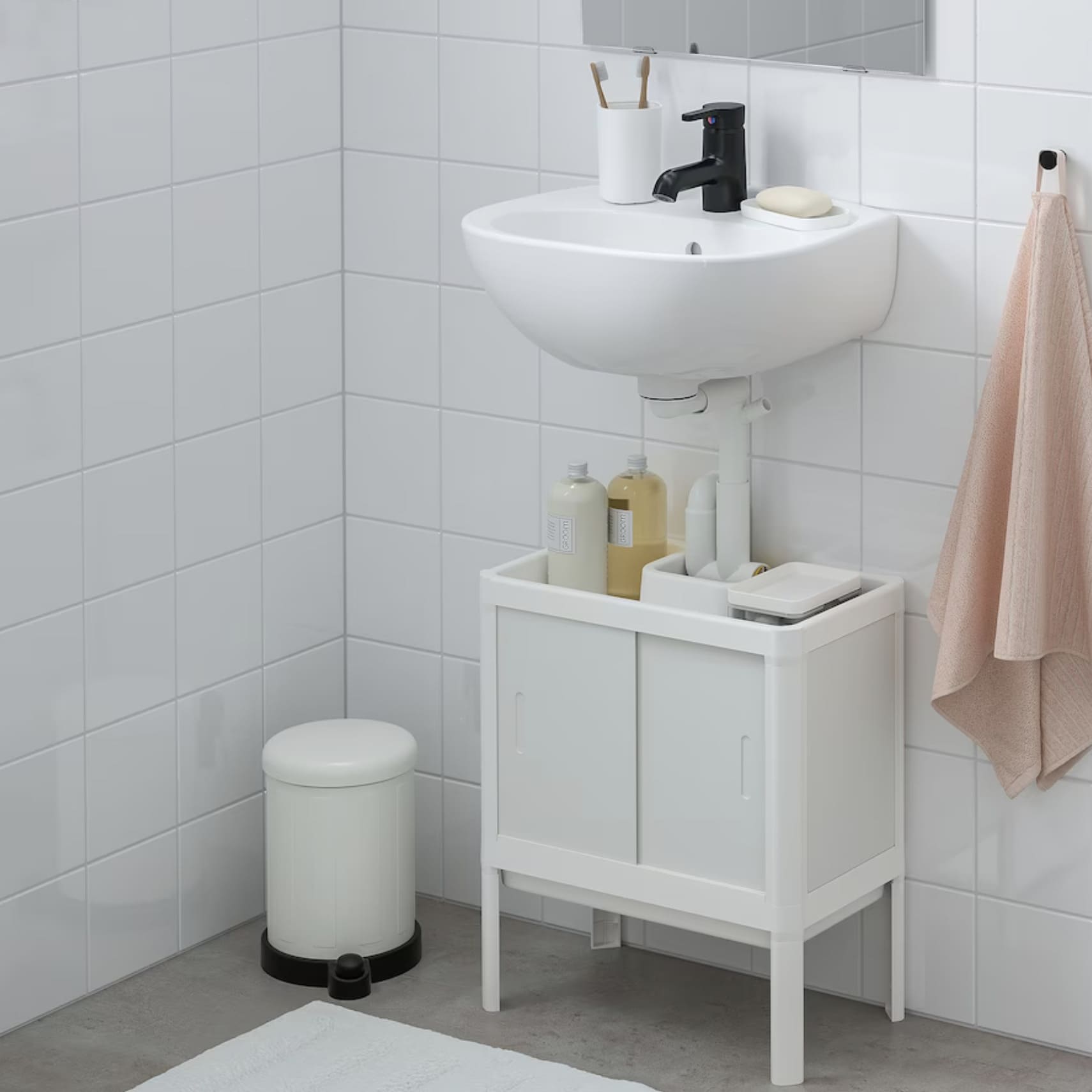 Ikea tiene la solución para ordenar los baños pequeños: un armario de pared  que no ocupa espacio y tiene una amplia capacidad de almacenaje