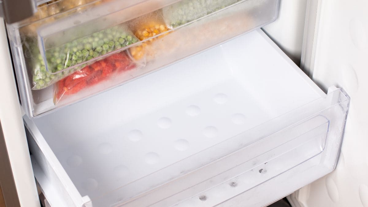 El truco del vaso de agua para descongelar alimentos en el