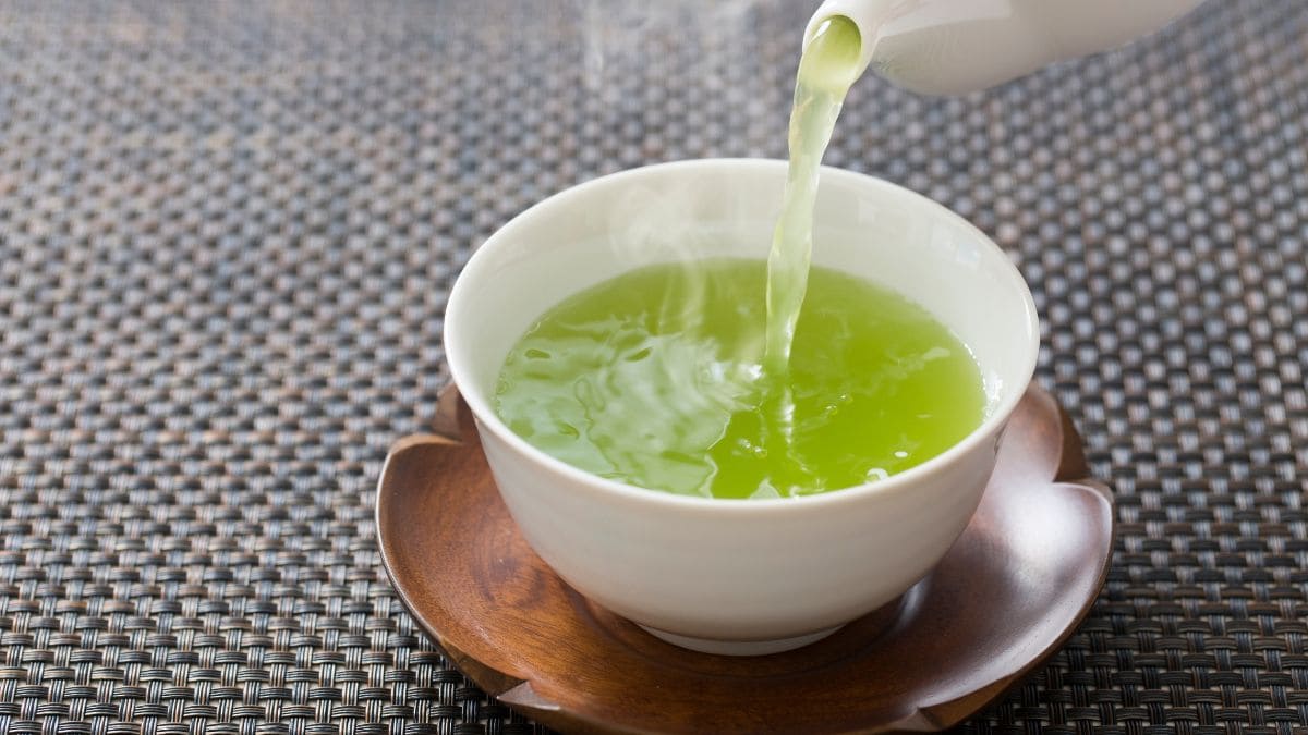 La infusión de té verde es un potente antiinflamatorio y rejuvenecedor para la piel