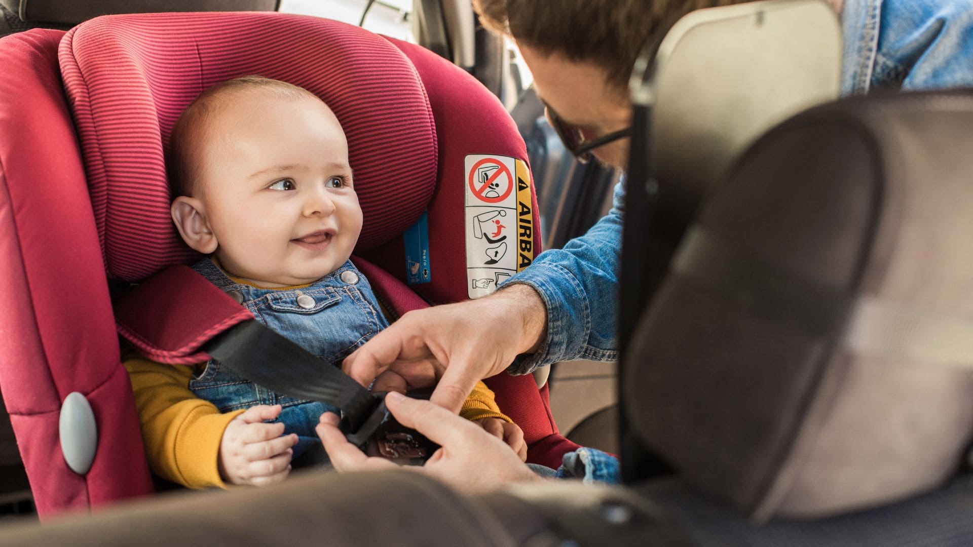 La DGT desaconseja el uso de estas cinco sillas de bebé para el coche