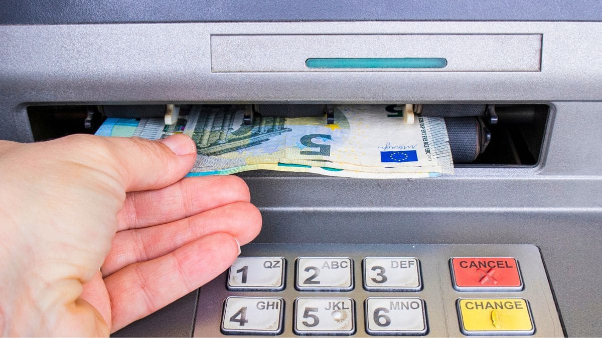 Banco de España dinero en efectivo cajero automático 