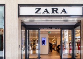 La chaqueta negra de Zara más viral de la temporada