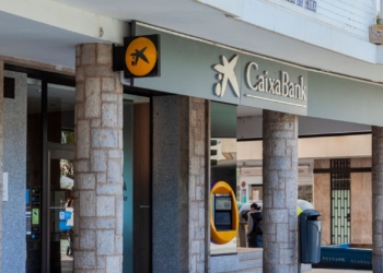 Caixabank ofrece empleo con salarios de casi 3.000 euros