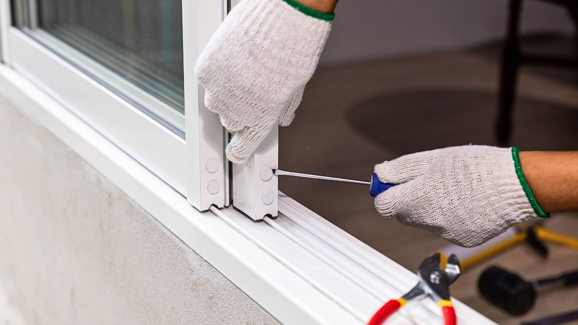 Cómo aislar ventanas correderas y evitar que entre el frío