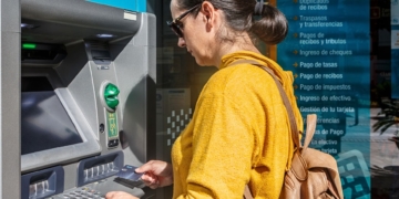 Cuidado con la técnica de fraude en el cajero automático