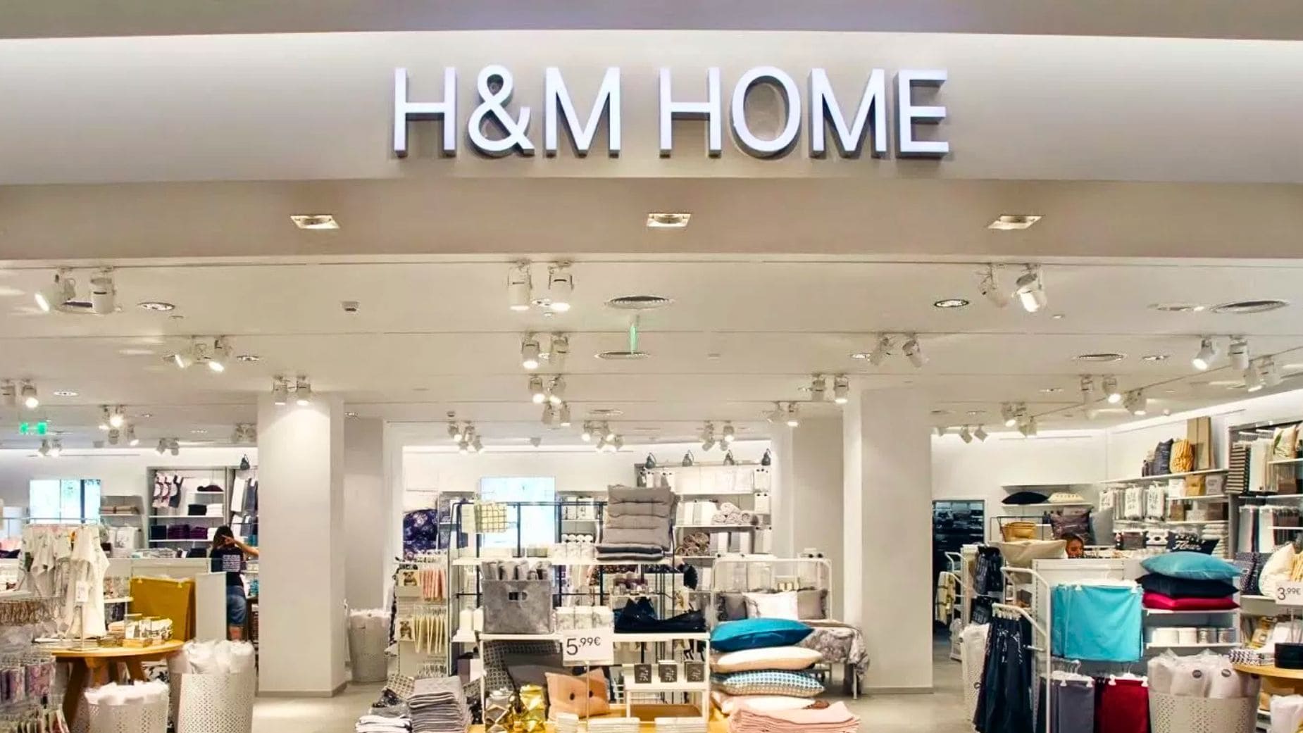 La lámpara de diseño de H&M Home en rebajas más elegante del catálogo