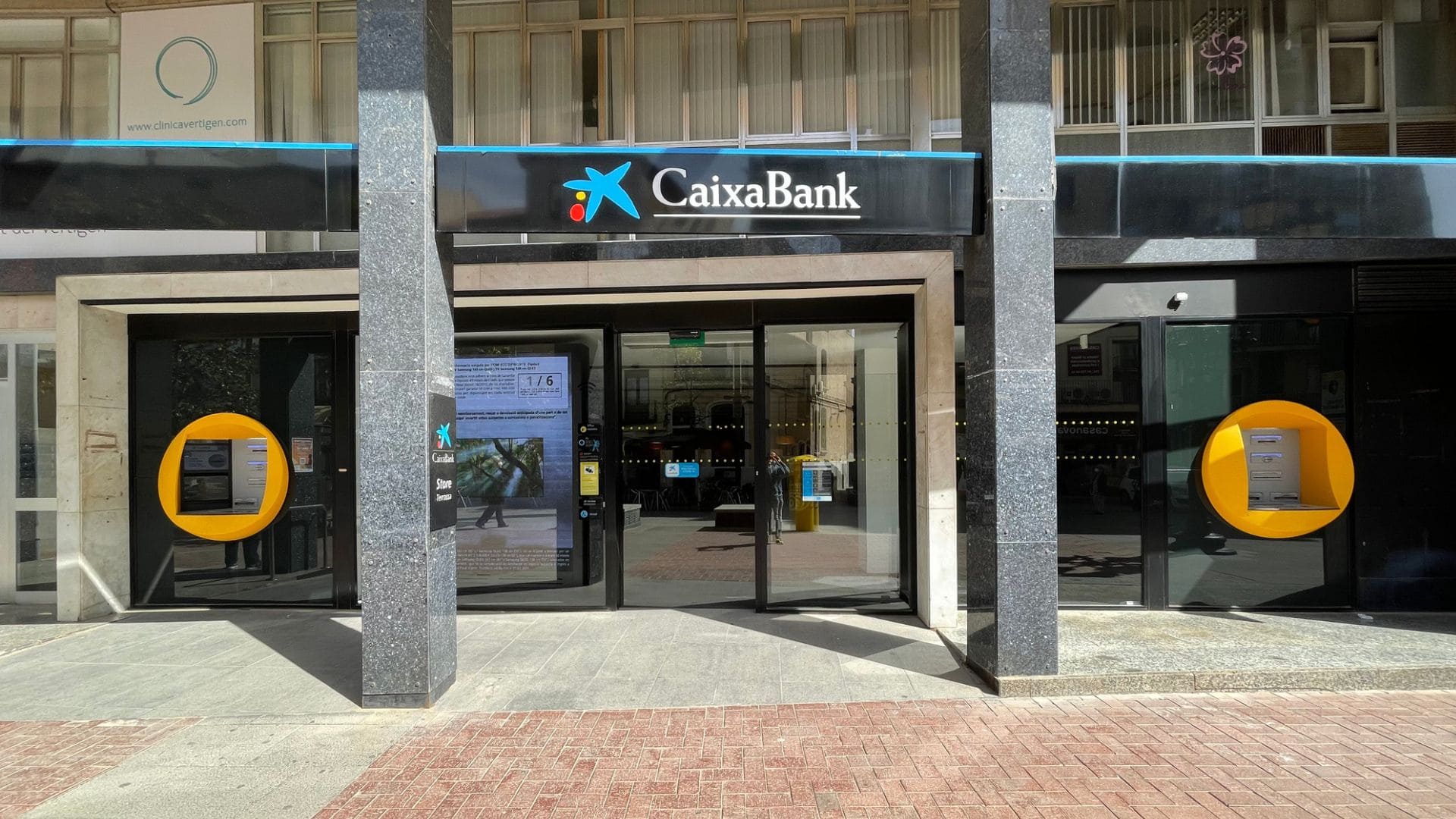 Caixabank adelanta el pago de las pensiones