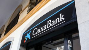 Caixabank va a bonificarte con 400 euros sólo por hacer esto