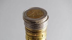 Cómo identificar si tienes una moneda falsa de 2 euros