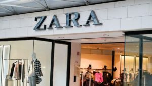 El vestido midi de Zara más elegante que te salvará cualquier evento este verano
