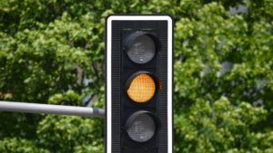 La DGT informa de lo que debes hacer si el semáforo se pone en ámbar