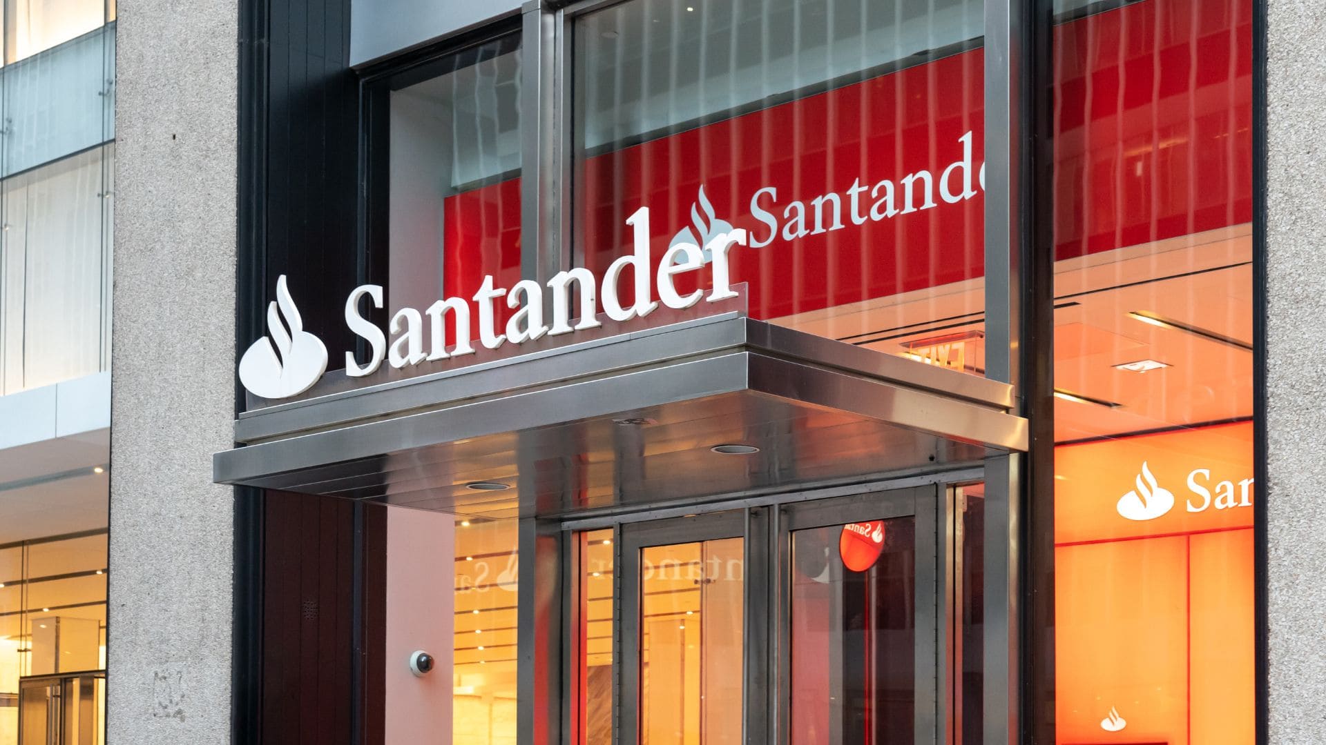 El Banco Santander impulsa el mercado laboral de lo más jóvenes: no pierdas esta oportunidad