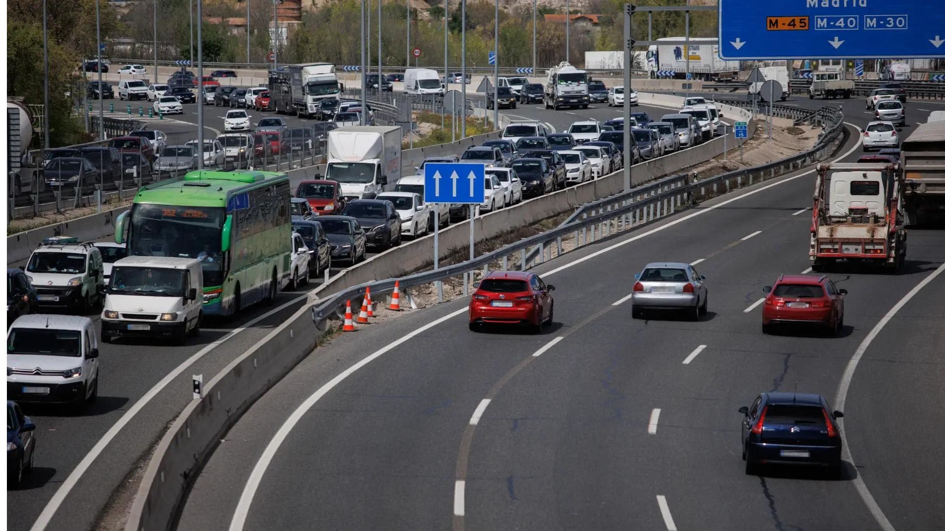 200 euros de multa: la nueva sanción de la DGT al circular por estas carreteras indebidamente