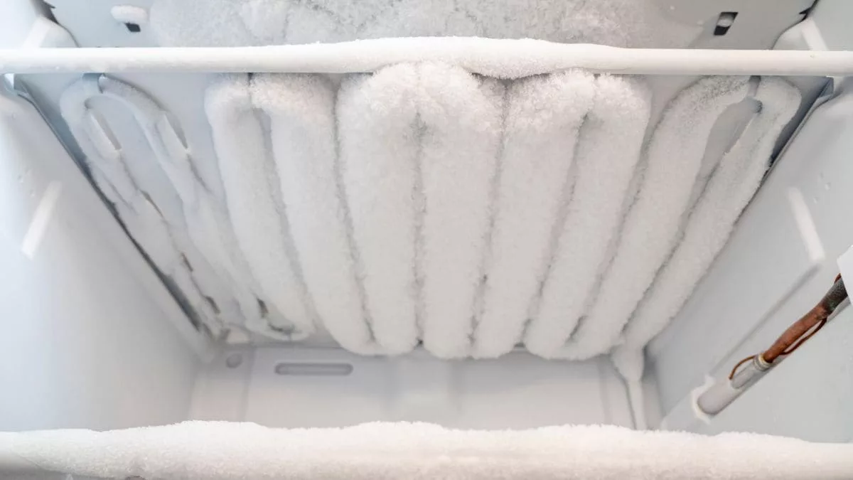 Evita el hielo en tu nevera con este truco para descongelar el congelador en solo 15 minutos