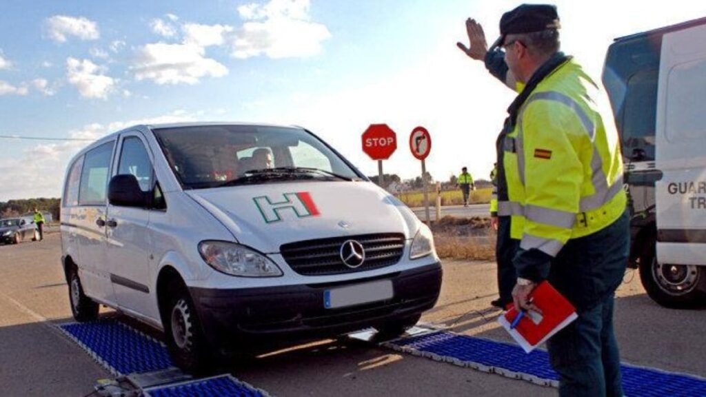 ¿Puede la Guardia Civil realizar una inspección de la ITV mientras circulas? Esto dice la ley