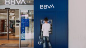 BBVA cambia los límites en los cajeros automáticos: este es el dinero que podrás sacar