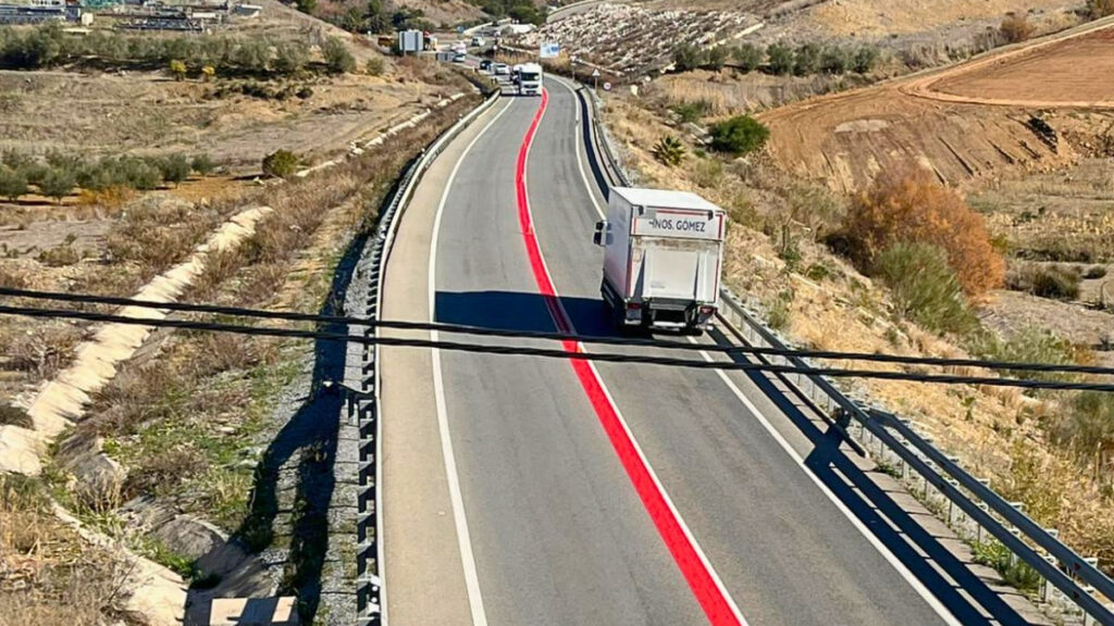 Qué significan líneas rojas carreteras España