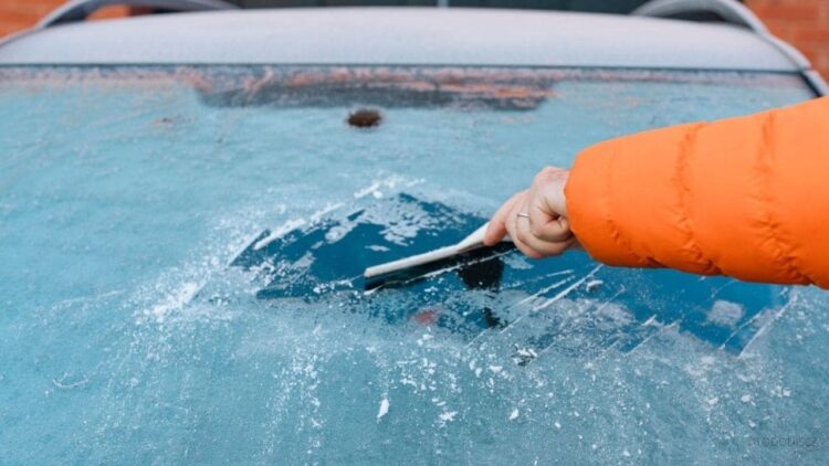 Adiós al hielo de los cristales de los coches