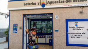 Los impuestos que debes pagar a Hacienda si te toca un premio de la Lotería de Navidad